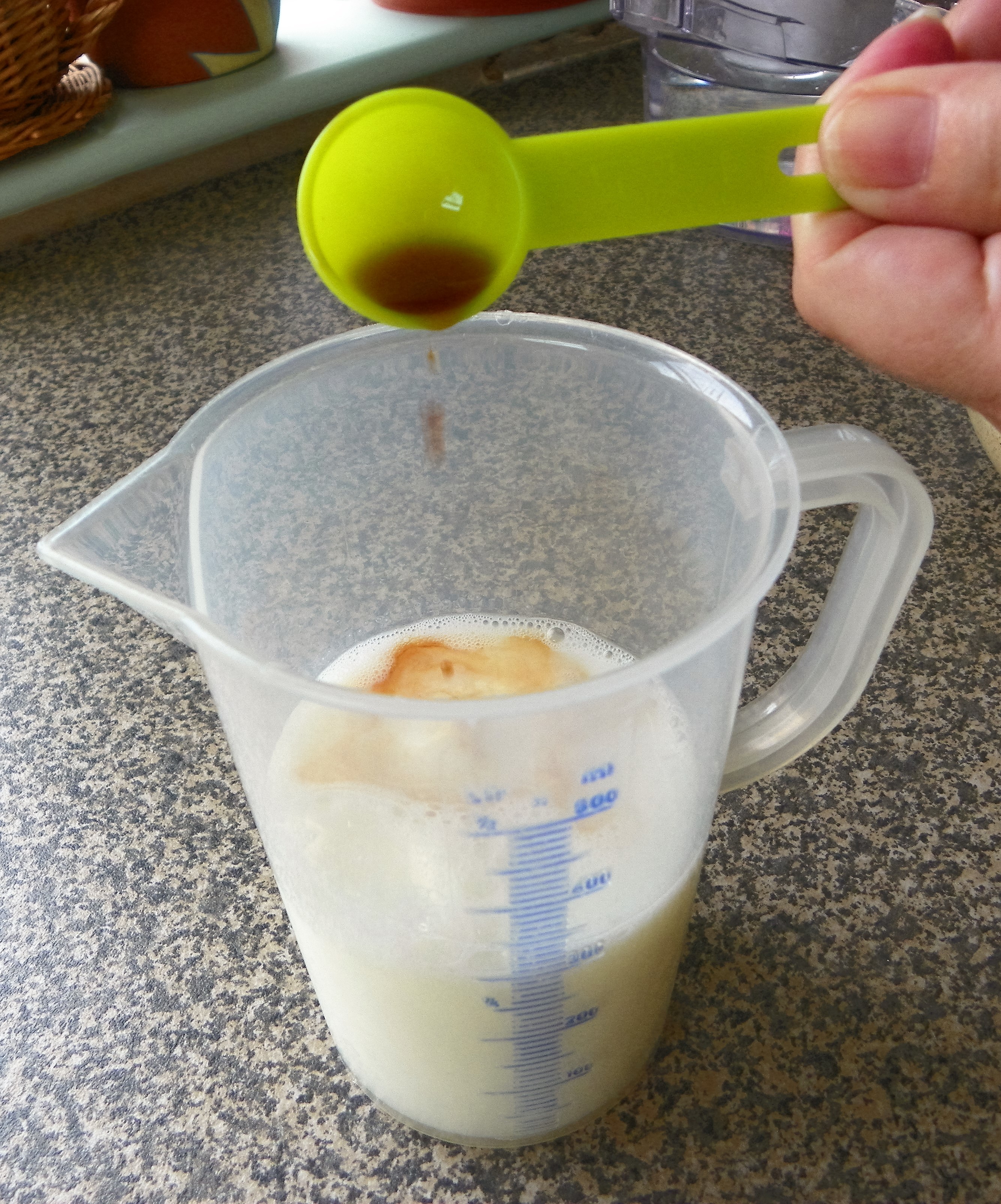 add-vanilla-to-milk